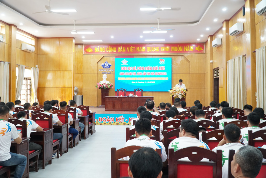 tap-huan-boi-va-phong-tranh-duoi-nuoc-1.jpg