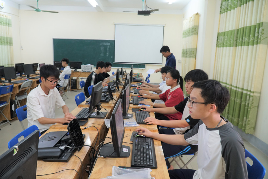 thi-chuyen-phan-boi-chau-5.jpg