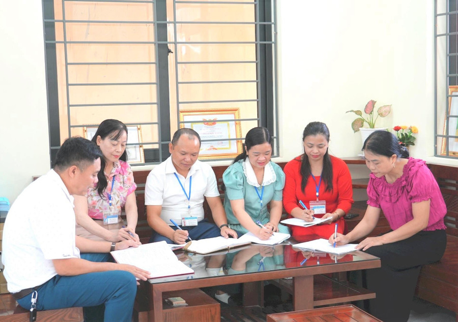 Ban giám hiệu Trường THCS Nguyễn Trãi thường xuyên trao đổi chuyên môn, phương pháp giáo dục với Trung Tâm Đăng Nhập MM88 Chính Thức Mới. Ảnh: Hồ Lài thcs-nguyen-trai-2.jpg