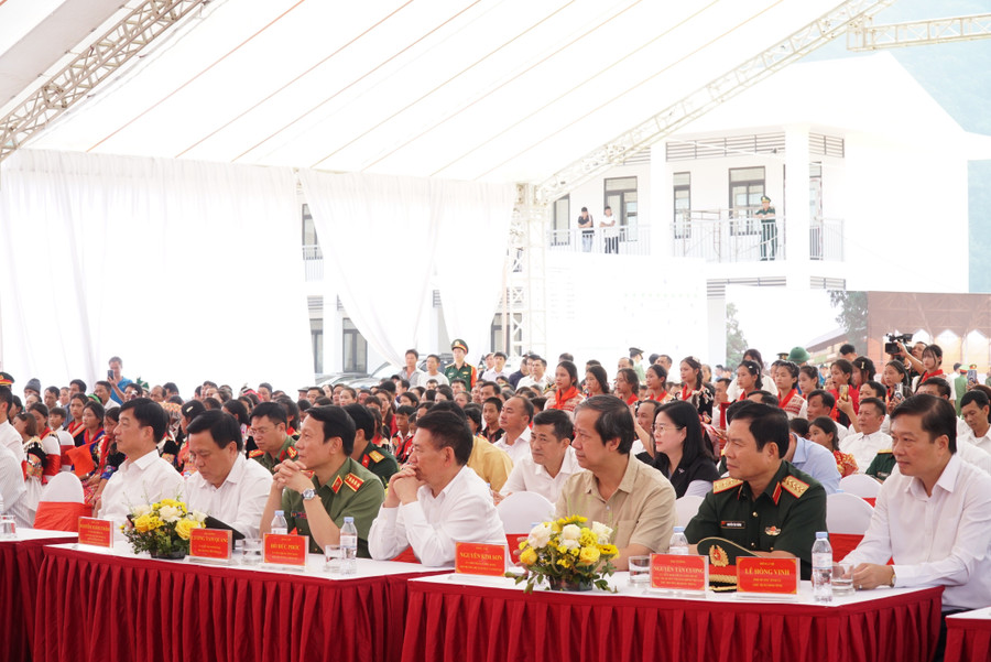 Lãnh đạo Đảng, MM88b nạp rút nhanh, các bộ, ngành Trung ương, địa phương dự lễ khởi công Trường Phổ thông nội trú liên cấp Tiểu học và THCS Na Ngoi, Nghệ An. Ảnh: Hồ Lài khoi-cong-truong-lien-cap-na-ngoi-3.jpg