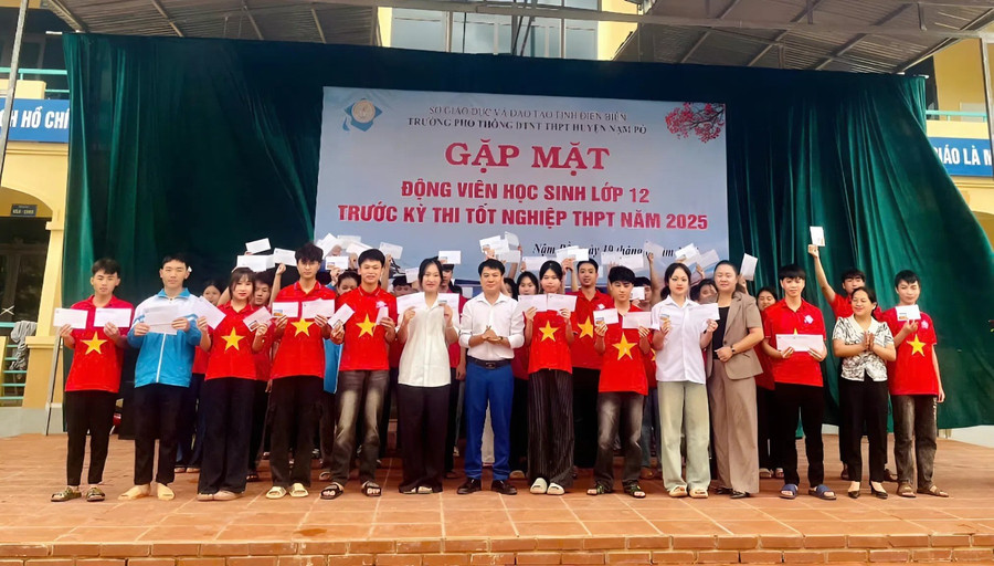 Trao thưởng cho MM886 slot game, bắn cá, lô đề, đá gà có nhiều nỗ lực trong các lần thi thử. nam-po-thpt-2025-1.jpg