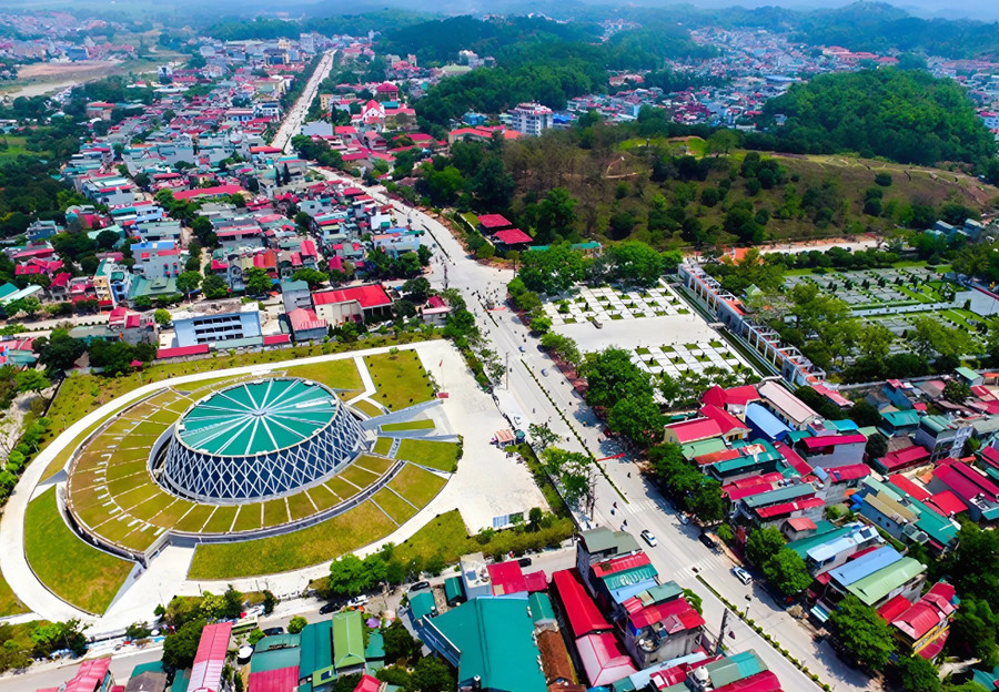 Toàn cảnh trung tâm phường Điện Biên Phủ nơi diễn ra Festival betterimageai-1748862219776.jpg