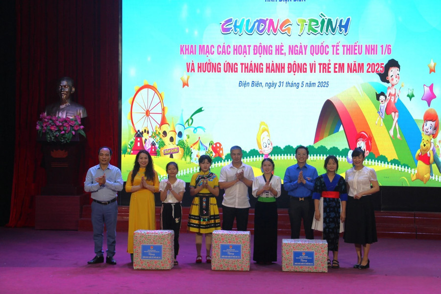 Trao quà động viên và khích lệ tinh thần vượt khó vươn lên trong MM88.COM là nhà cái trực tuyến hoạt động với giấy phép PAGCOR cho các thiếu nhi có thành tích xuất sắc. tinh-doan.jpg