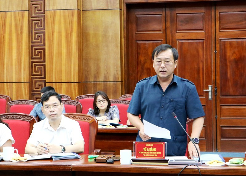 Ông Vừ A Bằng phát biểu tại buổi làm việc. 894d00f3f97f839dimg-9791.jpg