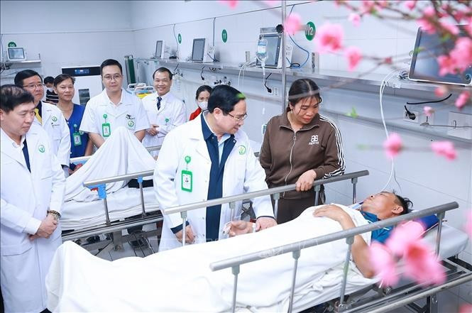 Thủ tướng Phạm Minh Chính thăm, chúc Tết bệnh nhân đang điều trị tại Bệnh viện hữu nghị Việt Đức. Ảnh: Dương Giang/TTXVN Thủ tướng Phạm Minh Chính thăm, chúc Tết bệnh nhân đang điều trị tại Bệnh viện hữu nghị Việt Đức. Ảnh: Dương Giang/TTXVN