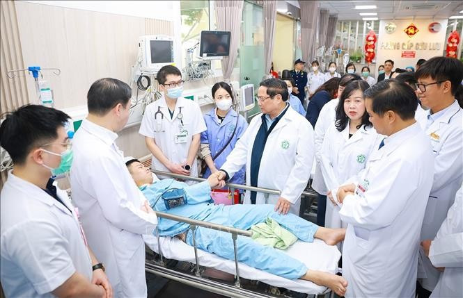 Thủ tướng Phạm Minh Chính thăm, chúc Tết bệnh nhân đang điều trị tại Bệnh viện Bạch Mai. Ảnh: Dương Giang/TTXVN Thủ tướng Phạm Minh Chính thăm, chúc Tết bệnh nhân đang điều trị tại Bệnh viện Bạch Mai. Ảnh: Dương Giang/TTXVN