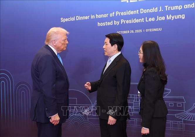 Chủ tịch nước Lương Cường với Tổng thống Hoa Kỳ Donald Trump. Ảnh: Lâm Khánh/TTXVN