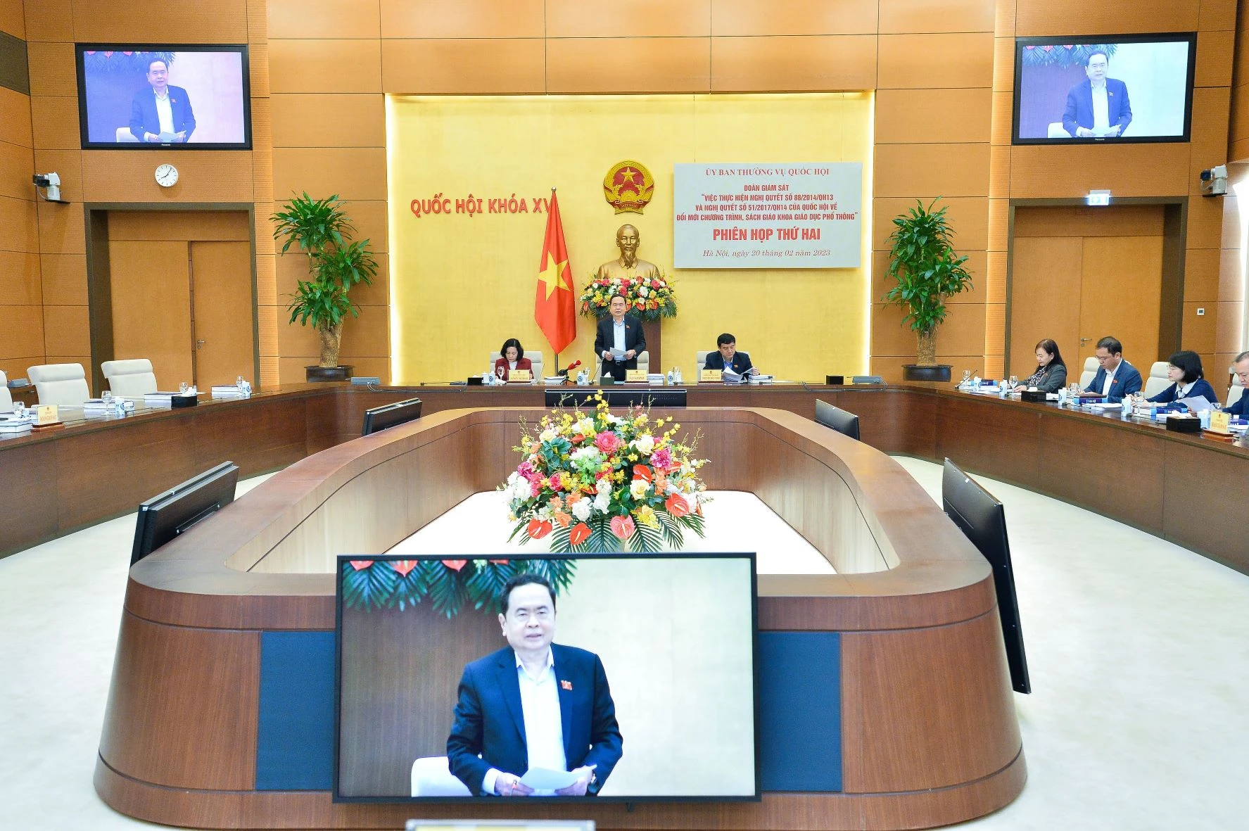 Phiên họp giữa Đoàn giám sát của Ủy ban Thường vụ Quốc hội với Bộ GD&ĐT về đổi mới chương trình, SGK giáo dục phổ thông, sáng 20/2. Ảnh: Thế Đại Phiên họp giữa Đoàn giám sát của Ủy ban Thường vụ Quốc hội với Bộ GD&ĐT về đổi mới chương trình, SGK giáo dục phổ thông, sáng 20/2. Ảnh: Thế Đại