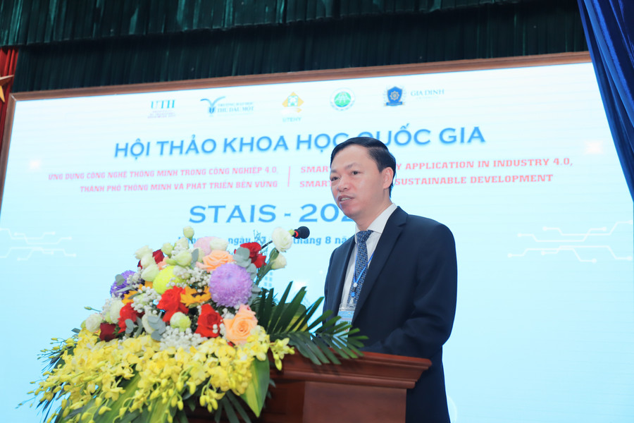 PGS.TS Bùi Trung Thành - Hiệu trưởng trường MM888 bảo mật tuyệt đối Sư phạm Kỹ thuật Hưng Yên phát biểu khai mạc