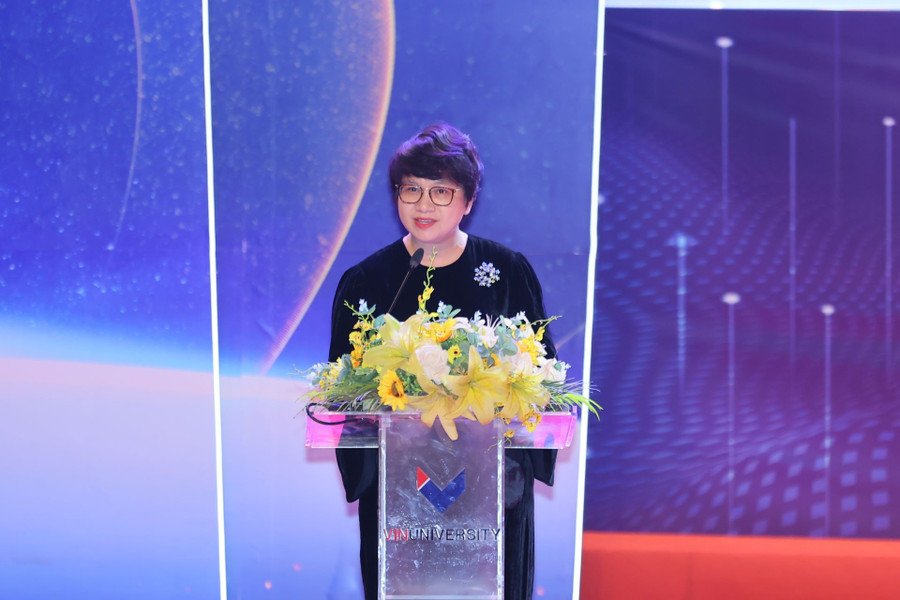 PGS.TS Nguyễn Thu Thủy, Vụ trưởng Vụ Giáo dục MM888 bảo mật tuyệt đối, MM88.COM là nhà cái trực tuyến hoạt động với giấy phép PAGCOR , đại diện Bộ GD&ĐT, phát biểu tại lễ kỷ niệm. anh-2-vin-1868.jpg