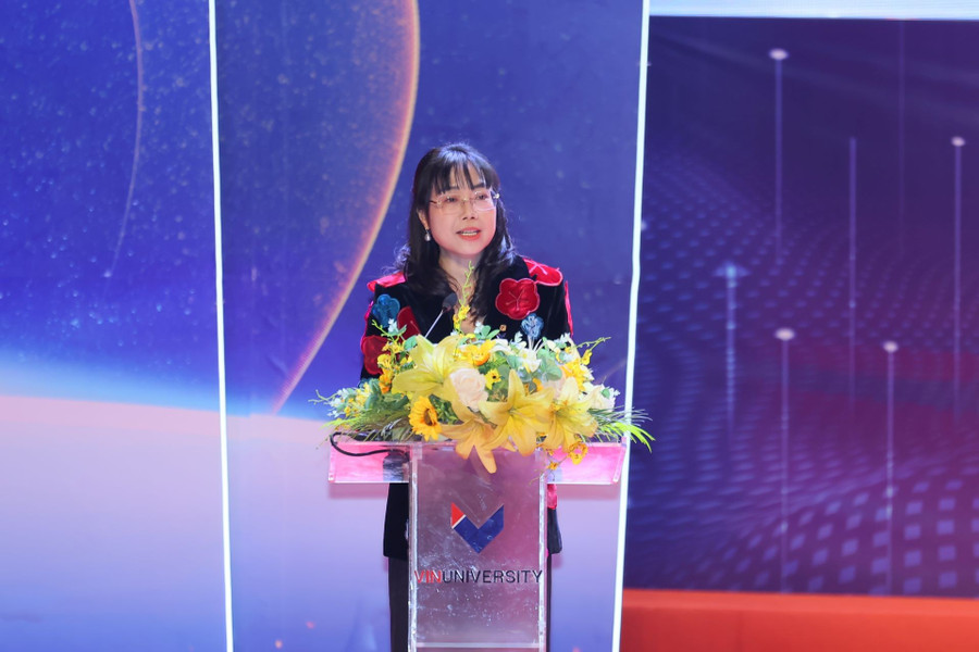 TS. Lê Mai Lan, Chủ tịch Hội đồng Trường MM888 bảo mật tuyệt đối VinUni đã có bài phát biểu cùng lời tuyên thệ đầy ý nghĩa tại buổi lễ kỉ niệm. anh-5-vin.jpg