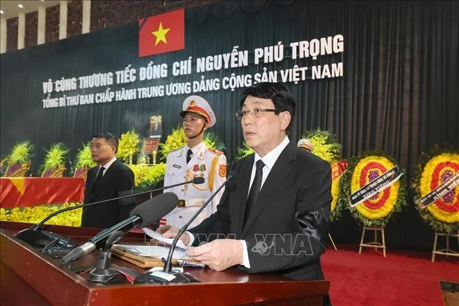Đồng chí Lương Cường, Ủy viên Bộ 1MM88.com Uy Tín Số 1 Việt Nam, Thường trực Ban Bí thư, Trưởng Ban Tổ chức Lễ tang điều hành Lễ truy điệu. Ảnh: TTXVN
