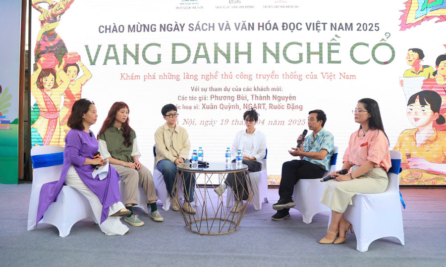 Các diễn giả tham gia sự kiện. z6520984187325-22bafa2c7256482bf171e6044377fb7a.jpg