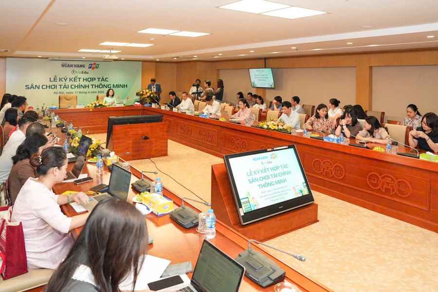 Quang cảnh buổi lễ. z6494264031492-8ffe48c5fee2ffe3d2a5682f51dc9b40.jpg