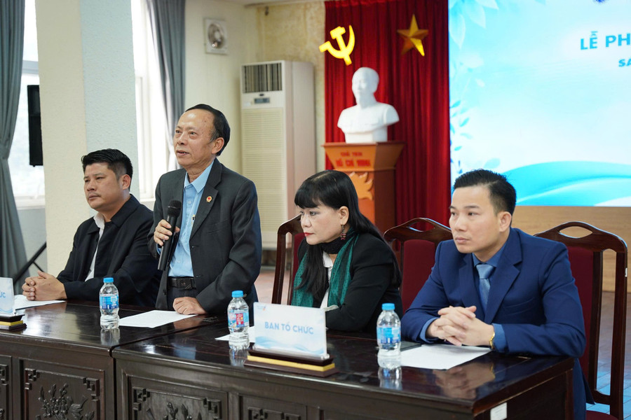 Nhà báo Hoàng Dự, Tổng Biên tập Thời báo Văn học Nghệ thuật phát biểu tại sự kiện. z7423144056838-cb717621ec6611584ea11af1a27f1c88.jpg