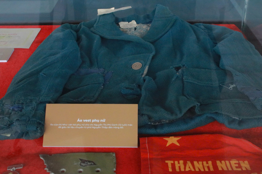 Áo vest phụ nữ. z6498090911556-99a28004475069d727ceb41fbce20b77.jpg
