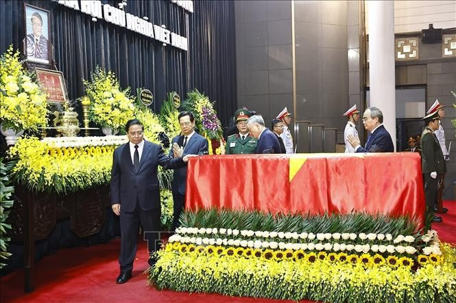 cu-hanh-trong-the-le-quoc-tang-nguyen-chu-tich-nuoc-tran-duc-luong-10.jpg