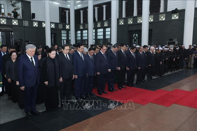 cu-hanh-trong-the-le-quoc-tang-nguyen-chu-tich-nuoc-tran-duc-luong-3.jpg