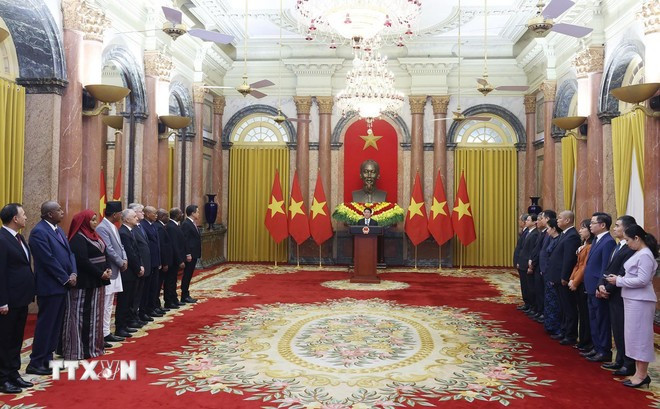 chu-tich-nuoc-luong-cuong-tiep-dai-su-cac-nuoc-trinh-thu-uy-nhiem-6.jpg