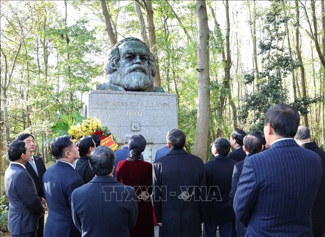 tong-bi-thu-to-lam-vieng-lanh-tu-cua-giai-cap-vo-san-karl-marx-3.jpg