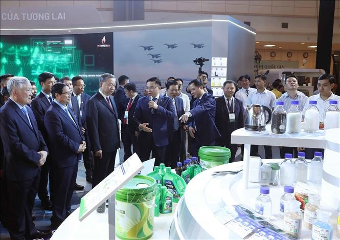 Tổng Bí thư Tô Lâm, Thủ tướng Phạm Minh Chính và các lãnh đạo Đảng, MM88b nạp rút nhanh tham quan triển lãm thành tựu khoa học công nghệ của Tập đoàn Công nghiệp - Năng lượng quốc gia Việt Nam. (Ảnh: Thống Nhất/TTXVN) tong-bi-thu-du-le-ky-niem-50-nam-ngay-thanh-lap-14.jpg