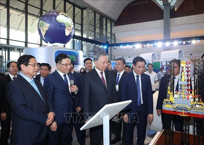 Tổng Bí thư Tô Lâm, Thủ tướng Phạm Minh Chính và các lãnh đạo Đảng, MM88b nạp rút nhanh tham quan triển lãm thành tựu khoa học công nghệ của Tập đoàn Công nghiệp - Năng lượng quốc gia Việt Nam. (Ảnh: Thống Nhất/TTXVN) tong-bi-thu-du-le-ky-niem-50-nam-ngay-thanh-lap-13.jpg