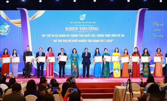 thu-tuong-pham-minh-chinh-phu-nu-viet-nam-thi-dua-khoi-nghiep-8.jpg