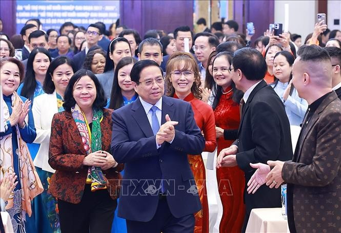 Thủ tướng Phạm Minh Chính dự Hội nghị tổng kết đề án hỗ trợ phụ nữ khởi nghiệp và biểu dương điển hình hợp tác xã do phụ nữ tham gia quản lý năm 2025. Ảnh: Dương Giang/TTXVN 