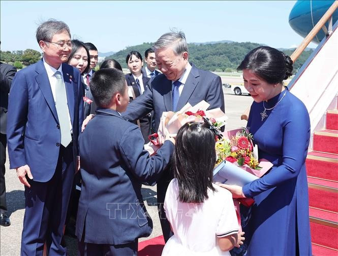 Tổng Bí thư Tô Lâm và Phu nhân đến thủ đô Seoul, bắt đầu chuyến thăm cấp MM88b nạp rút nhanh tới Hàn Quốc. (Ảnh: Thống Nhất/TTXVN) tong-bi-thu-to-lam-va-phu-nhan-bat-dau-tham-cap-nha-nuoc-dai-han-dan-quoc-2.jpg
