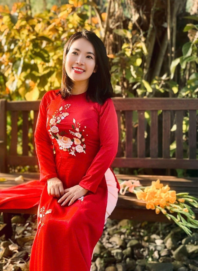 Chân dung cô giáo dạy Toán lớp 8/1 - Lê Thị Ái Vân image025.jpg