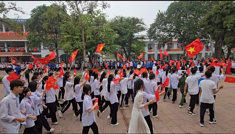 Thầy và trò MM88b nhà cái tham gia Chuyên đề sinh hoạt theo chủ đề 30/4 image007.jpg