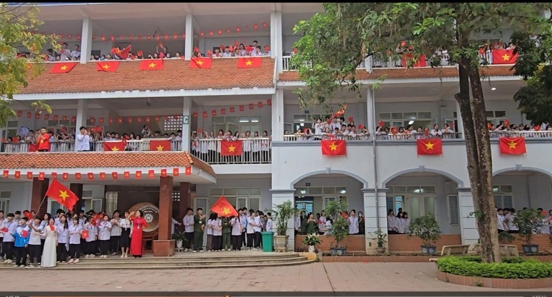 Thầy và trò MM88b nhà cái tham gia Chuyên đề sinh hoạt theo chủ đề 30/4 image009.jpg