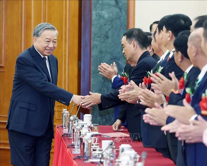tong-bi-thu-to-lam-gap-mat-nong-dan-xuat-sac-nha-khoa-hoc-cua-nha-nong-nam-2025-3.jpg