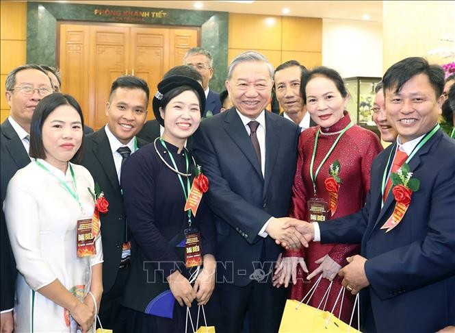 tong-bi-thu-to-lam-gap-mat-nong-dan-xuat-sac-nha-khoa-hoc-cua-nha-nong-nam-2025-4.jpg