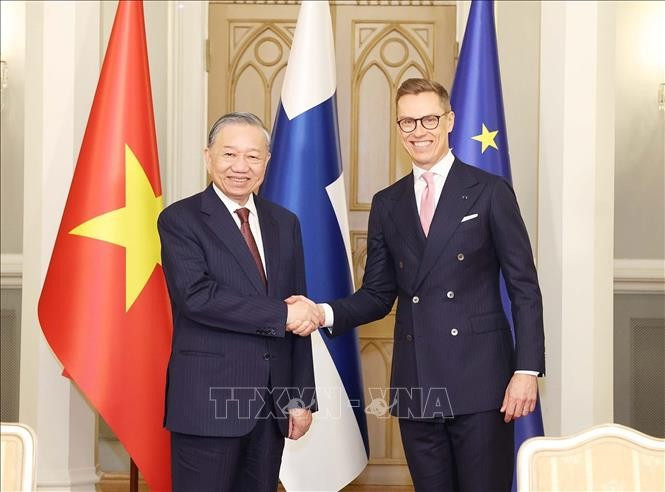 Tổng Bí thư Tô Lâm và Tổng thống Cộng hòa Phần Lan Alexander Stubb sau lễ ký kết các văn kiện hợp tác. Ảnh: Thống Nhất/ TTXVN tong-bi-thu-to-lam-va-tong-thong-phan-lan-4.jpg
