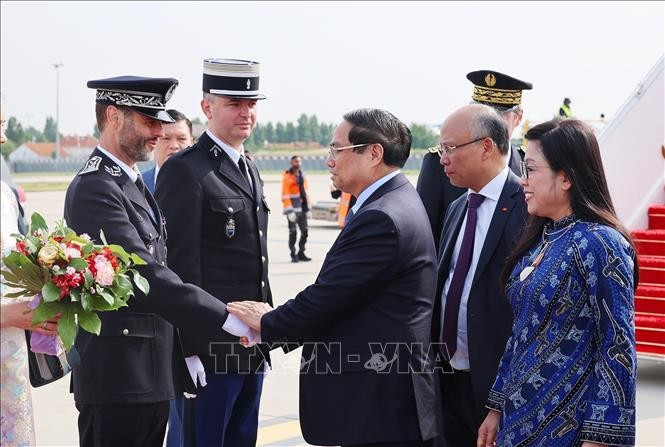 thu-tuong-pham-minh-chinh-den-paris-tiep-tuc-cac-hoat-dong-tai-phap-2.jpg