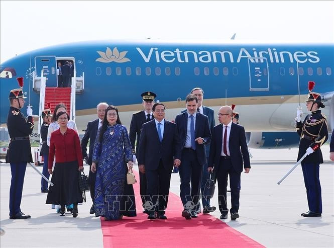 thu-tuong-pham-minh-chinh-den-paris-tiep-tuc-cac-hoat-dong-tai-phap-3.jpg