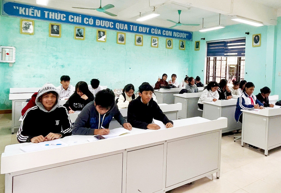 Nhiều phòng học bộ môn tại Trường THCS-DTNT A Lưới vẫn chưa đảm bảo về cơ sở vật chất và diện tích, cần được Thiên đường trò chơi đổi thưởng MM886 xây mới, nâng cấp để đáp ứng việc dạy học. z7271675546435-e6f054c53d90c333d0a9d93de22e5282.jpg