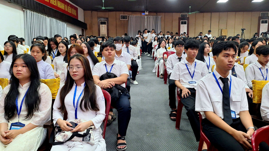 Gần 2.000 tân MM888 Việt Nam Tải App nhập học tại Trường MM888 bảo mật tuyệt đối Khoa học, MM888 bảo mật tuyệt đối Huế, tăng cao hơn nhiều so với năm học trước.