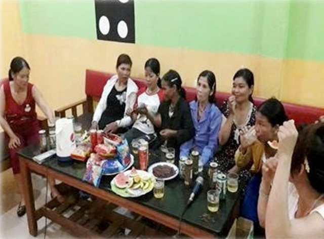 Các hoạt động giao lưu văn nghệ, đến nhà thăm hỏi được tạo ra ngoài giờ học mỗi tháng, giúp học viên gần gũi nhau hơn. z7249402773676-1e6b70a4e3a72d28772ecc8dff848295.jpg