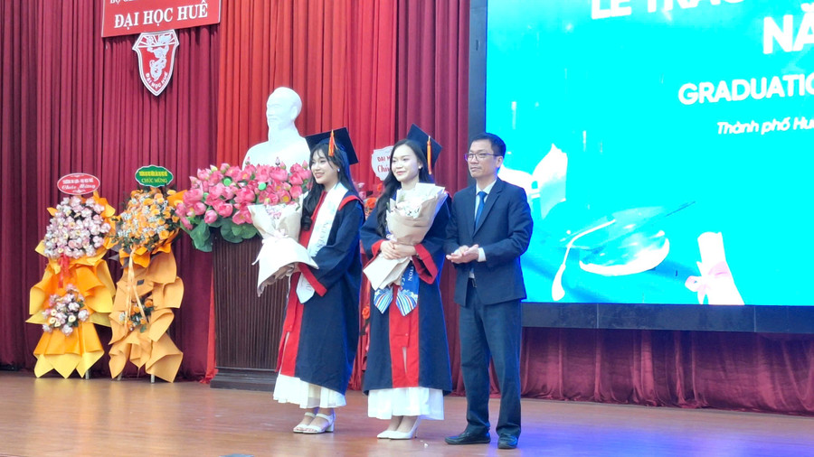 Các MM888 Việt Nam Tải App xuất sắc MM88dangnhap nhà cái World Cup 2026 Khoa Quốc tế - MM888 bảo mật tuyệt đối Huế được khen thưởng.