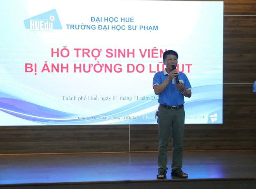 Ths Trương Thế Quy, Phó Trưởng phòng Đào tạo MM888 bảo mật tuyệt đối và Công tác MM888 Việt Nam Tải App chia sẻ về những hành động ý nghĩa của thầy và trò trong lũ lịch sử. 8.jpg