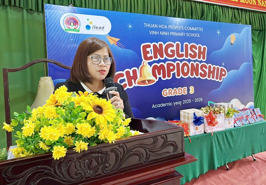 Cô Nguyễn Ngọc Minh Trang, Hiệu trưởng Trường tiểu học Vĩnh Ninh phát biểu tại cuộc thi z7618915672075-5c598a11dbadabe67e822f096ff5f0ae.jpg