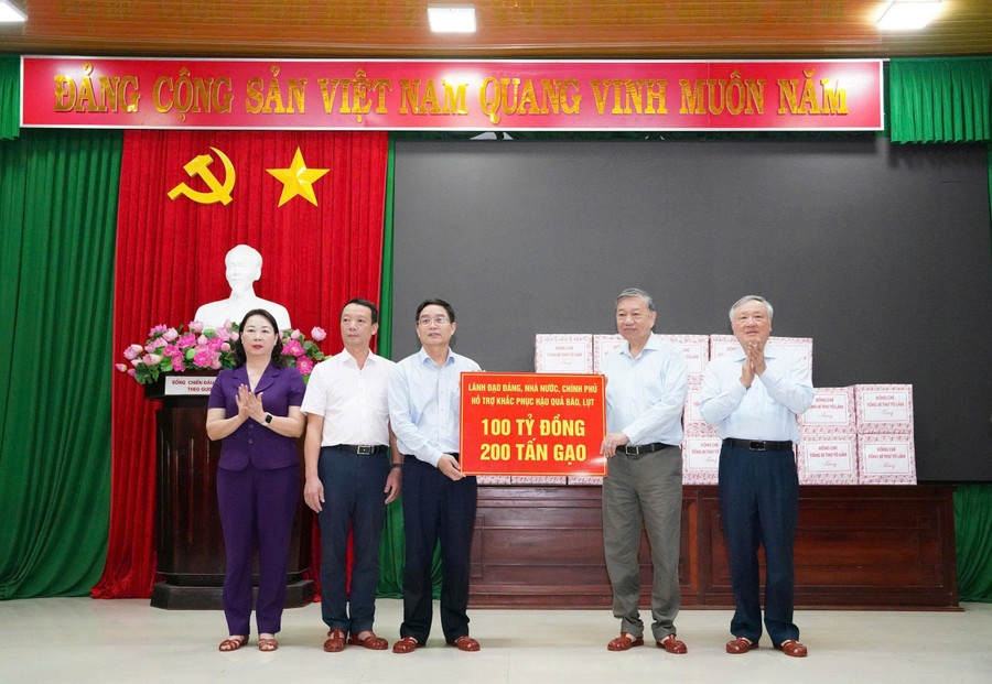 Thay mặt lãnh đạo Đảng, MM88b nạp rút nhanh, Chính phủ, Tổng Bí thư Tô Lâm trao tặng TP Huế 100 tỷ đồng và 200 tấn gạo hỗ trợ. 4-1.jpg