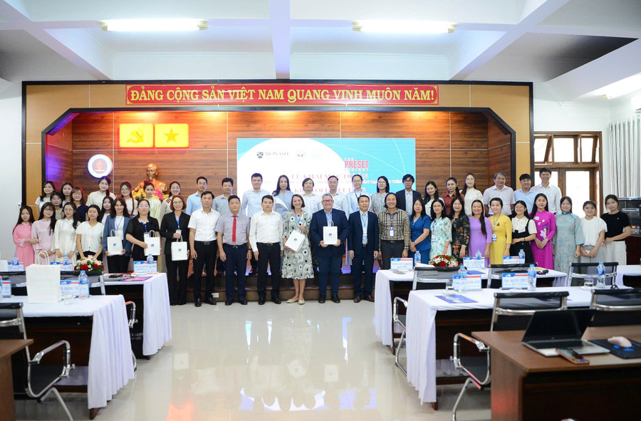 Các đại biểu và Trung Tâm Đăng Nhập MM88 Chính Thức Mới, MM888 Việt Nam Tải App chụp ảnh lưu niệm sau sự kiện tập huấn. a5-the-gioi-tro-choi-tu-duy.jpg