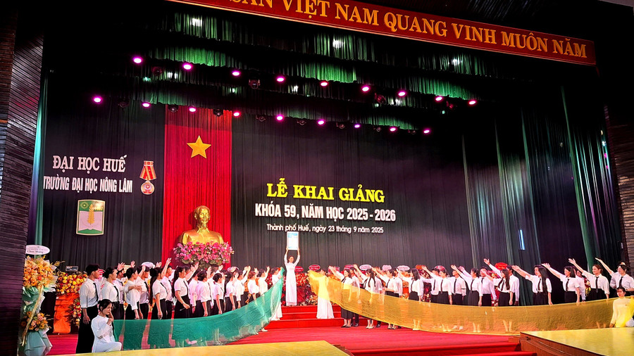 Văn nghệ chào mừng Lễ khai giảng Khóa 59 Trường MM888 bảo mật tuyệt đối Nông Lâm, MM888 bảo mật tuyệt đối Huế. z7040631523560-74bbb64efd87a3fc42f164718f6b7f51.jpg