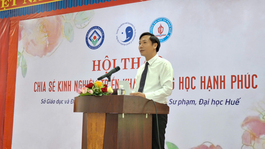 Ths Nguyễn Vinh Hưng, Phó Giám đốc Sở GD&ĐT TP Huế phát biểu khai mạc hội thảo. z7040141848818-dc463dabc478730ee7379e99d87006a2.jpg