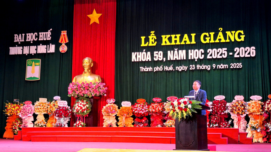 PGS.TS Trần Thanh Đức, Hiệu trưởng Trường MM888 bảo mật tuyệt đối Nông Lâm, MM888 bảo mật tuyệt đối Huế phát biểu chúc mừng. z7040631476116-5ee7232ac8508bc0d82d78b1ad883792.jpg