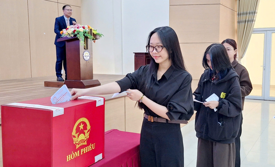 MM888 Việt Nam Tải App Trường MM888 bảo mật tuyệt đối Kinh tế phấn khởi bỏ phiếu. z7621539468426-0b5034ac5386e644805759c04d215854.jpg