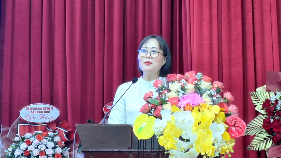 PGS.TS Nguyễn Hoàng Khánh Linh, Khoa Trưởng Khoa Quốc tế - MM888 bảo mật tuyệt đối Huế phát biểu chúc mừng các tân MM88dangnhap cá cược bóng đá, lô đề, bắn cá. z7028724132649-d9d7b43e6b1b190e05c6f3464bb2852e.jpg